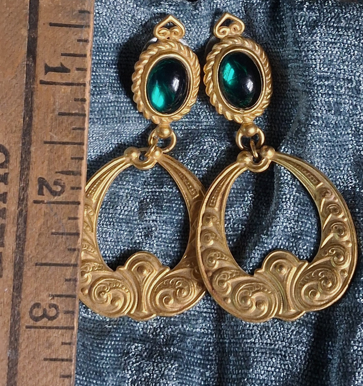 Vintage Emerald Green Cabochon Earrings