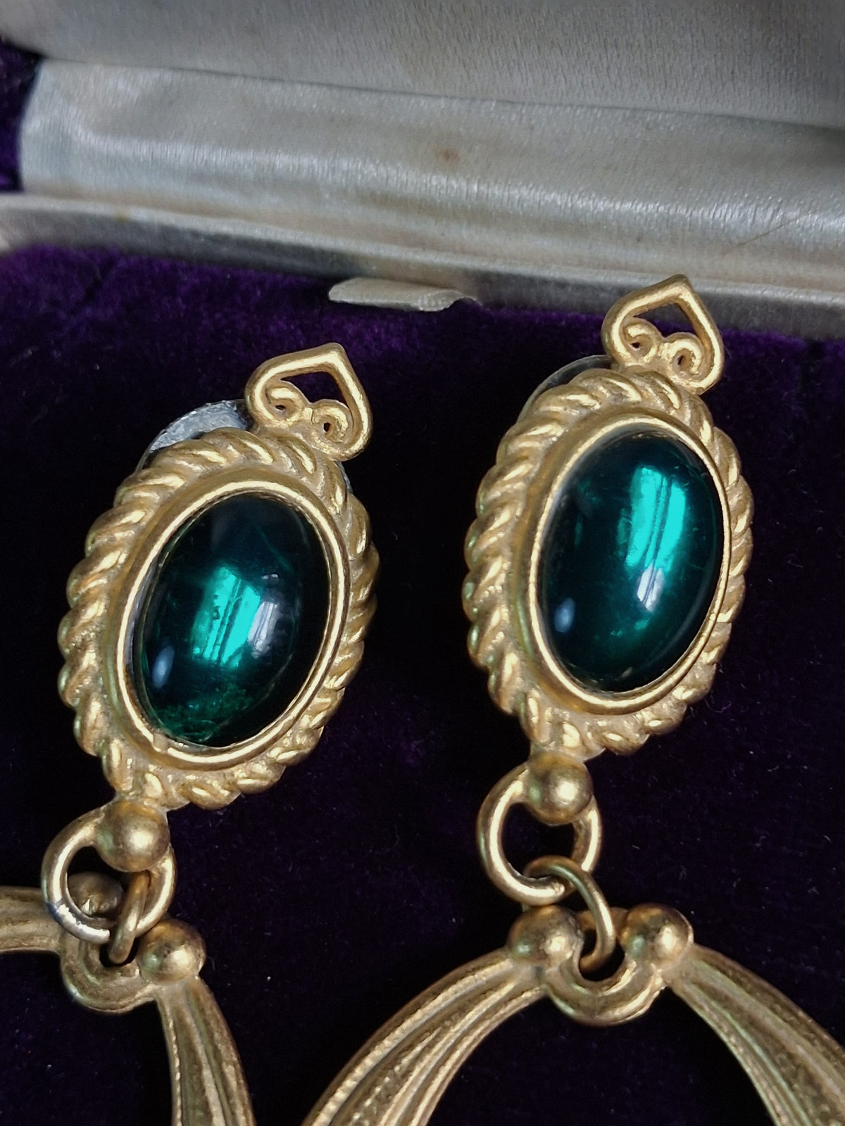 Vintage Emerald Green Cabochon Earrings