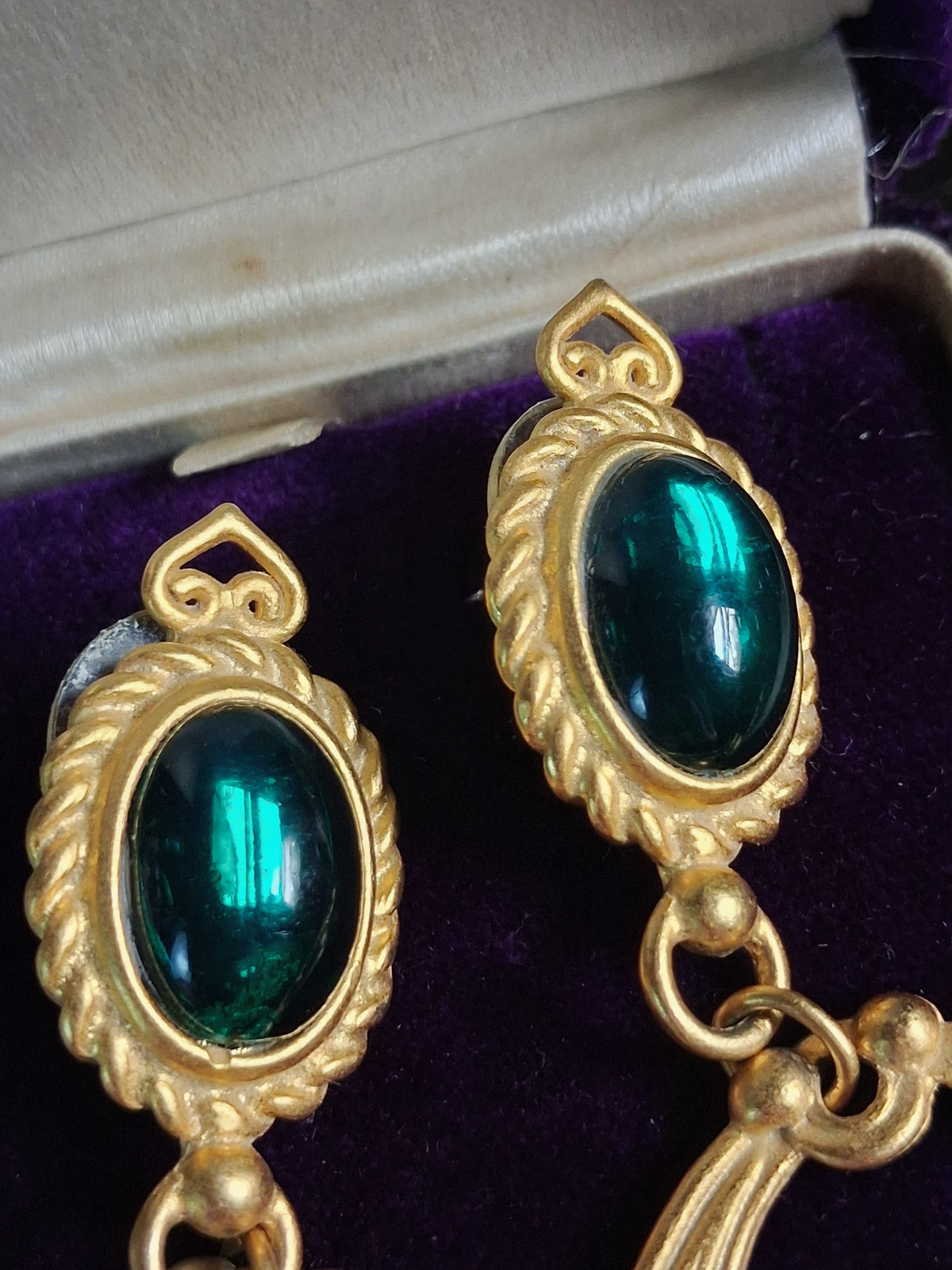 Vintage Emerald Green Cabochon Earrings
