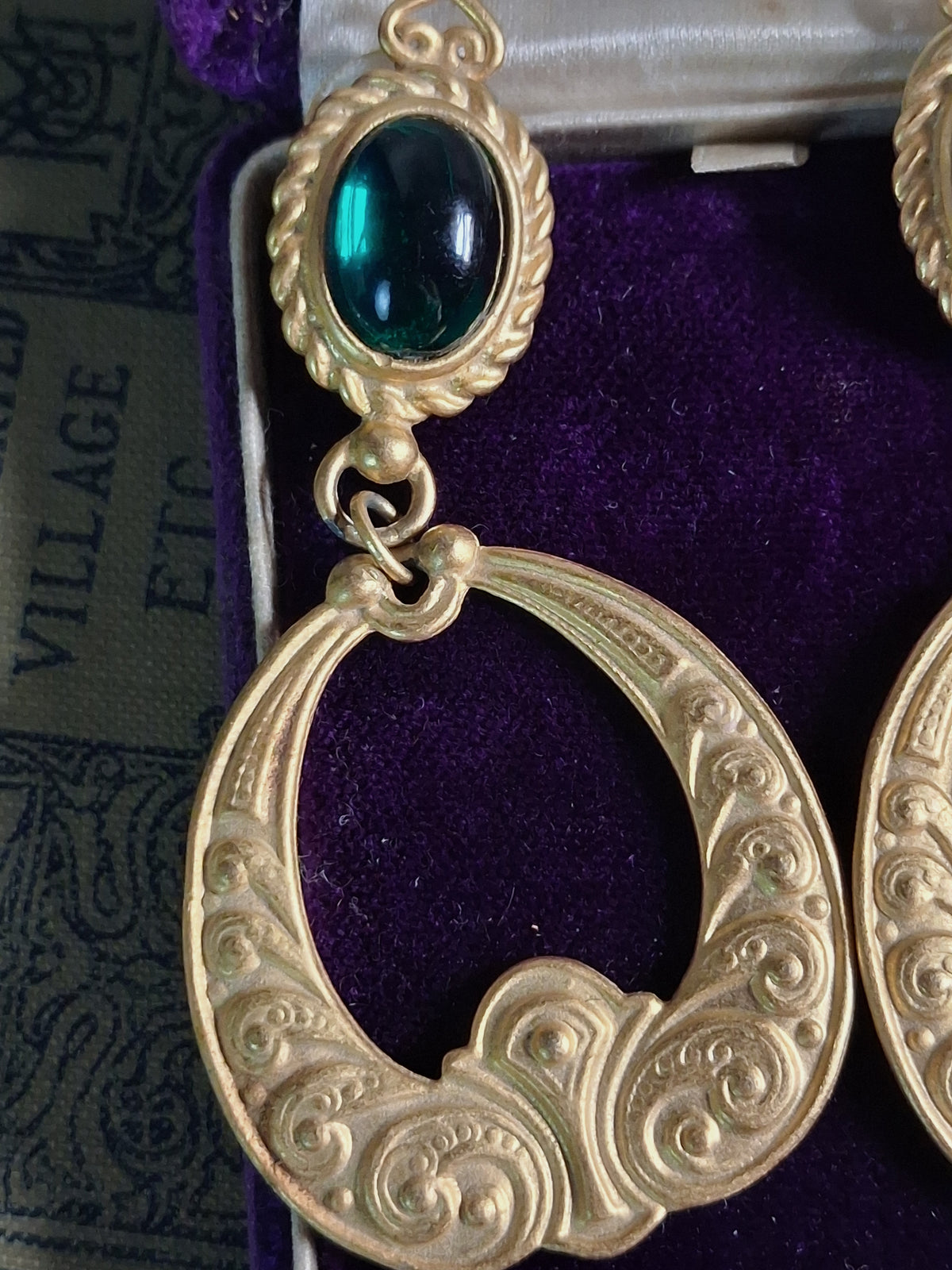Vintage Emerald Green Cabochon Earrings