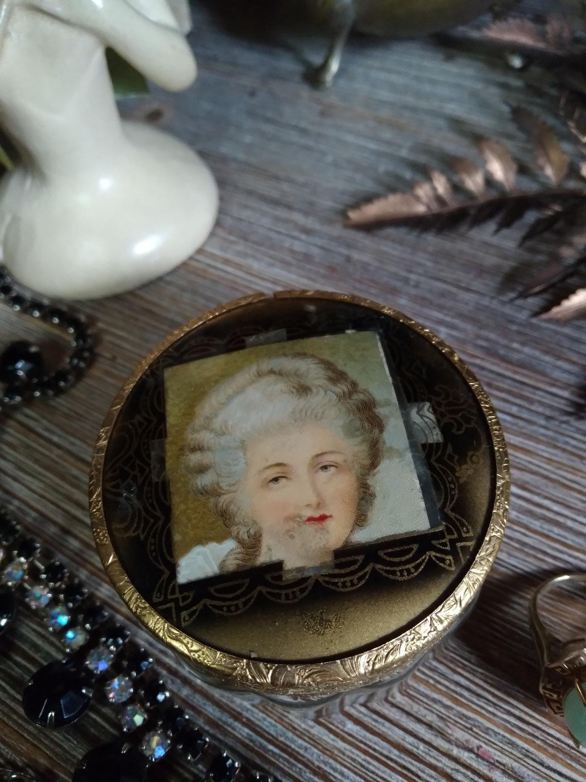Vintage Baroque Portrait Glass Powder Box