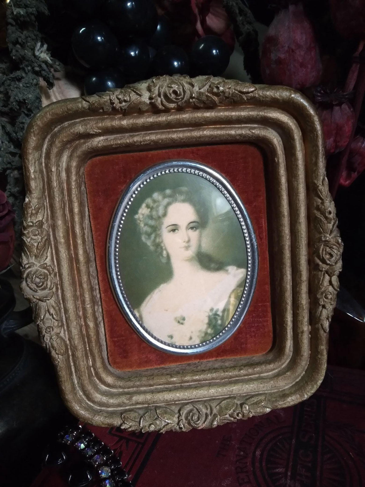 Vintage Baroque Lady Portrait Wall Plaques — Pair
